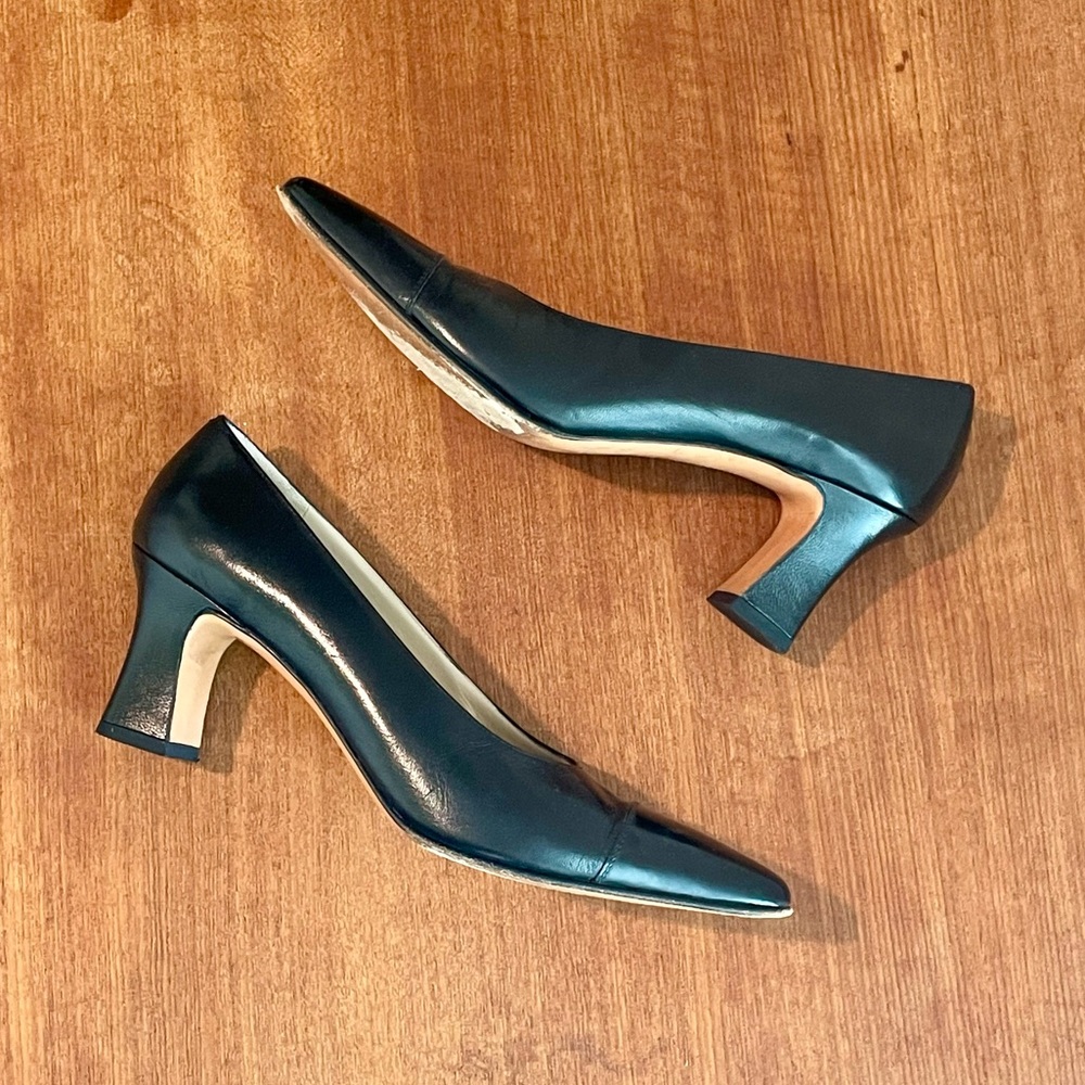 Vintage 1960s Salvatore Ferragamo Italian Cap Toe Black Leather Pumps Size 7AA - Picture 10 of 14